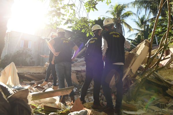 Casa desaba em Flexal II, Cariacica por Fernando Madeira