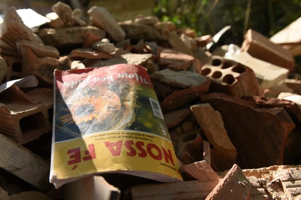 Casa desaba em Flexal II, Cariacica por Fernando Madeira