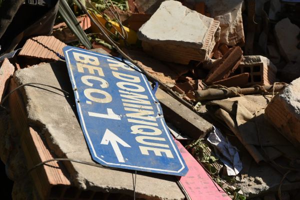 Casa desaba em Flexal II, Cariacica por Fernando Madeira