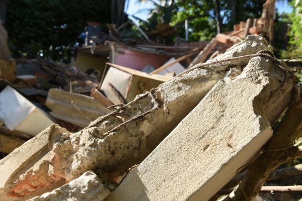 Casa desaba em Flexal II, Cariacica por Fernando Madeira