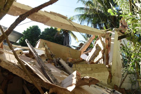 Casa desaba em Flexal II, Cariacica por Fernando Madeira