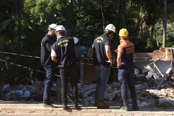 Casa desaba em Flexal II, Cariacica por Fernando Madeira