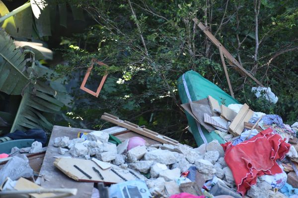 Casa desaba em Flexal II, Cariacica por Fernando Madeira