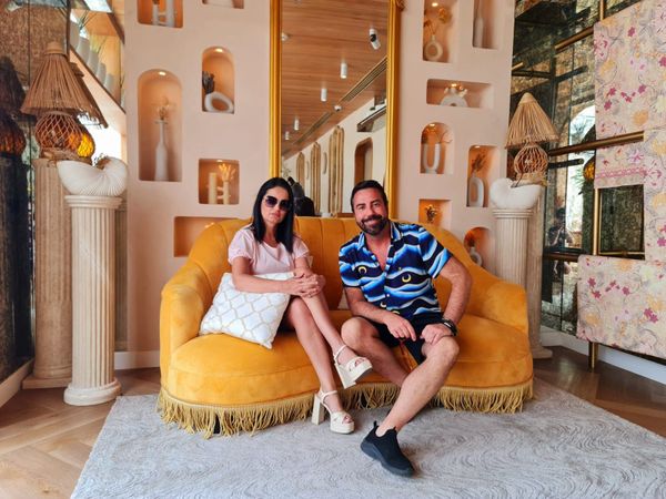 Cintia Dutra e Carlos Ferrerinha em Cafe em Dubai