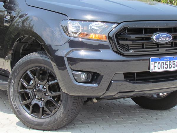 Lançada há um ano para diversificar a oferta da Ford Ranger, a versão Black tem no custo-benefício um dos seus maiores atrativos
