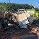 Imagem - Cabine de carreta fica destruída após acidente na BR 101, em Viana