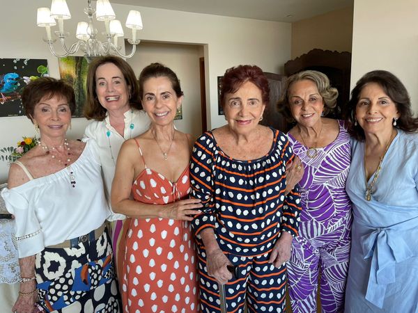  Diva Pires, Diana Murad,  Cristina Santos, a aniversariante Maria Helena Pacheco, Penha Lima Corrêa e Zirinha Magalhães