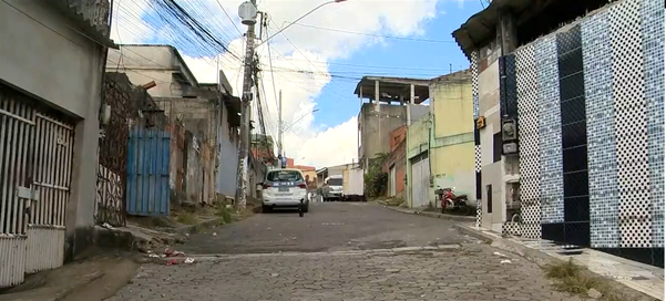 A mulher trans foi encontrada morta na rua Leôncio Monjardim, no bairro Guaraciaba, na Serra