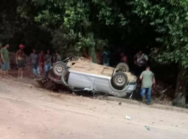 Carro capota em acidente em rodovia de Pancas por Leitor | A Gazeta