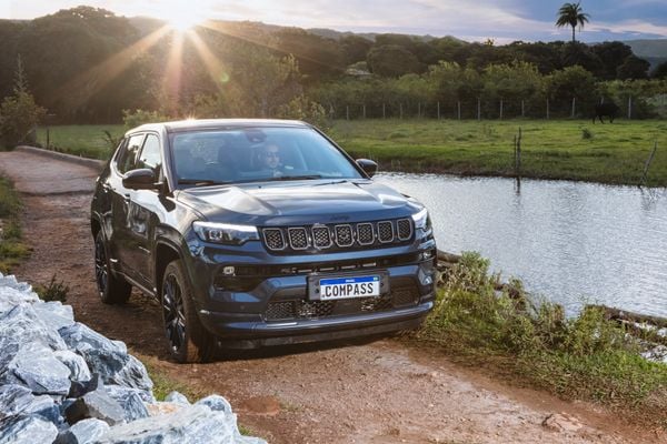 Jeep Compass 4xe começa a ser vendido no Brasil por R$ 349.990