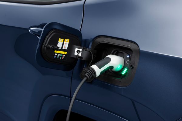 Jeep Compass 4xe começa a ser vendido no Brasil por R$ 349.990