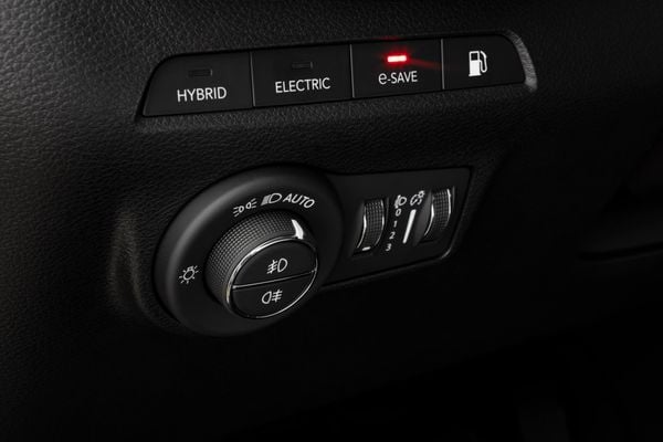 Jeep Compass 4xe começa a ser vendido no Brasil por R$ 349.990