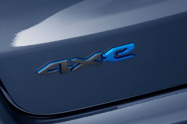 Jeep Compass 4xe começa a ser vendido no Brasil por R$ 349.990