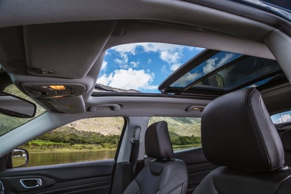 Jeep Compass 4xe começa a ser vendido no Brasil por R$ 349.990