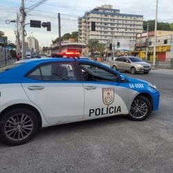 A equipe atuava na rua Gilda de Abreu, no bairro Catumbi, quando notaram uma movimentação suspeita próximo ao viaduto