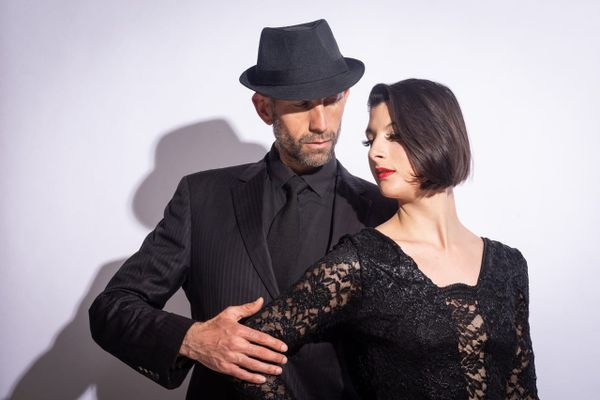 Sofia Lihuen e Guillermo Merlo viralizaram nas redes sociais após dançarem tango na Rua da Lama, em Vitória, na madrugada de sábado (2) para domingo (3)
