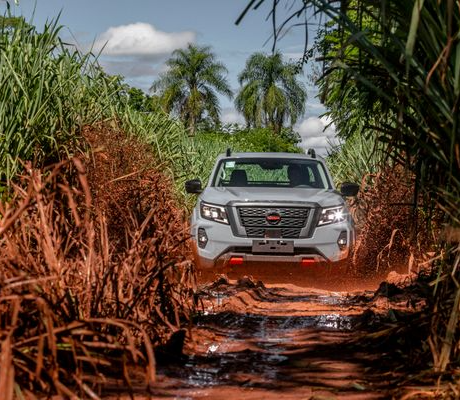 Nova Nissan Frontier 2023 passou no teste da lama. Crédito: Sebastian Pani/ Nissan/ Divulgação