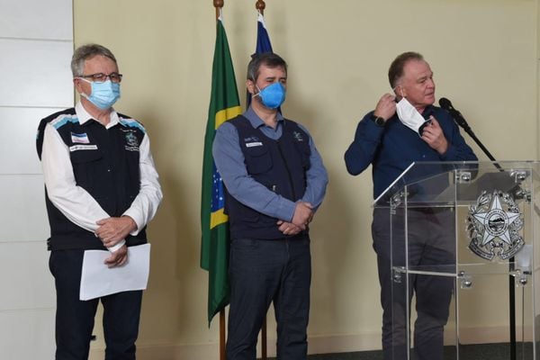 Governador Renato Casagrande retirou a máscara durante pronunciamento nesta quarta (6)