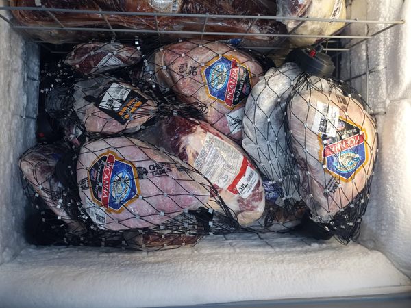 Hipermercado em Vitória instala alarme antifurto em picanha