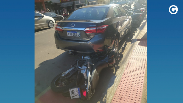Homem tenta furtar a moto, é contido por pessoas que estavam na rua, e sofre acidente, em Colatina.