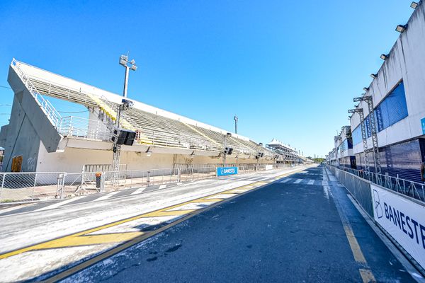 Preparativos no Sambão do Povo para os Desfiles das Escolas de Samba do Carnaval de Vitória. por Leonardo Silveira/Prefeitura de Vitória/Divulgação
