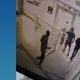 Imagem - Vídeo: idoso é cercado e assaltado na porta de banco no ES