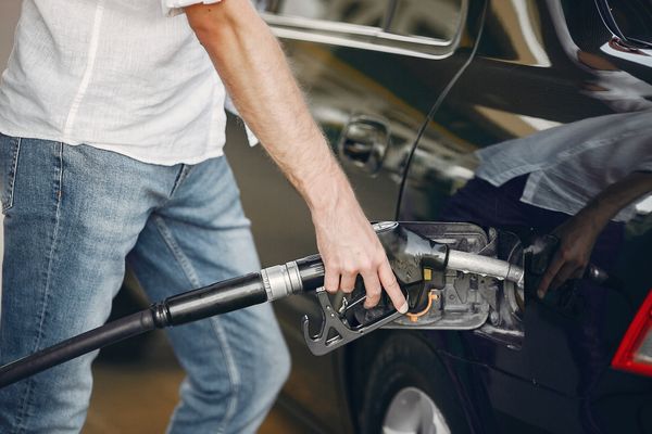 Com a alta nos preços dos combustíveis, se tornou fundamental investir em um carro econômico