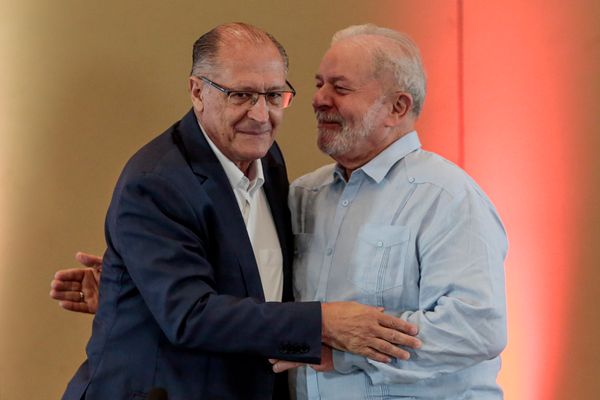 Com a presença do ex-presidente Lula e o ex-governador de São Paulo Geraldo Alckmin, PT e PSB realizaram reunião na manhã desta sexta (08) em São Paulo para discutir uma aliança para as eleições de 2022