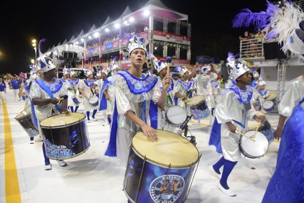 A Escola de Samba Chega mais desfila no Sambão do Povo em Vitória. por Rodrigo Gavini