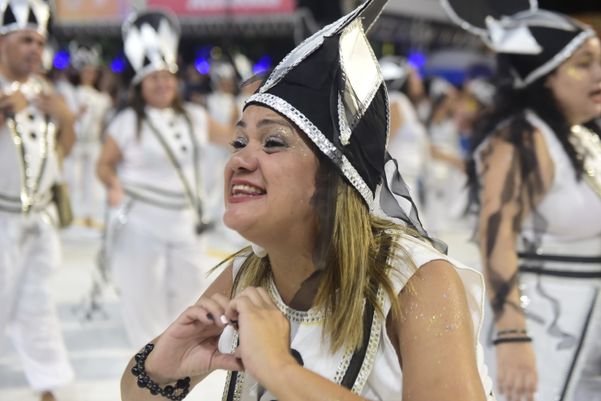 A Escola de Samba Chega mais desfila no Sambão do Povo em Vitória. por Rodrigo Gavini