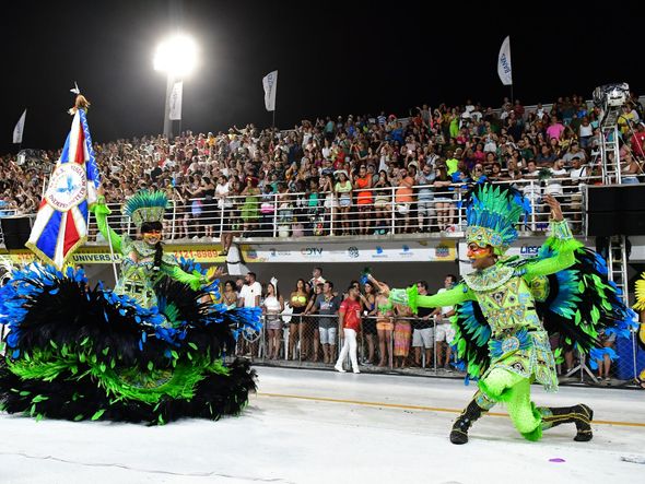 Casal de mestre-sala e porta-bandeira por Fernando Madeira  
