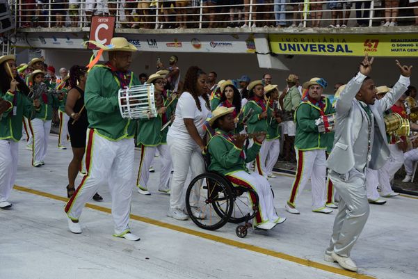 Bateria da escola Unidos da Piedade por Rodrigo Gavini