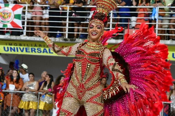 Carnaval 2022 - Desfile da Mocidade Unida da Glória    por Fernando Madeira
