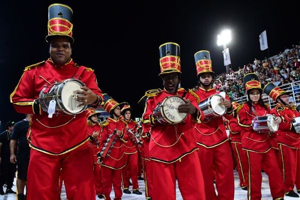 Bateria da Mocidade Unida da Glória por Fernando Madeira