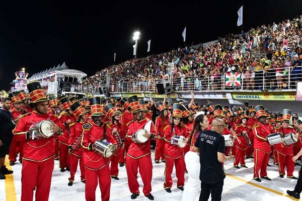 Bateria da Mocidade Unida da Glória por Fernando Madeira