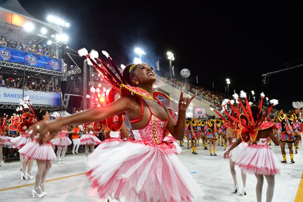 Carnaval 2022 - Desfile da Mocidade Unida da Glória    por Fernando Madeira