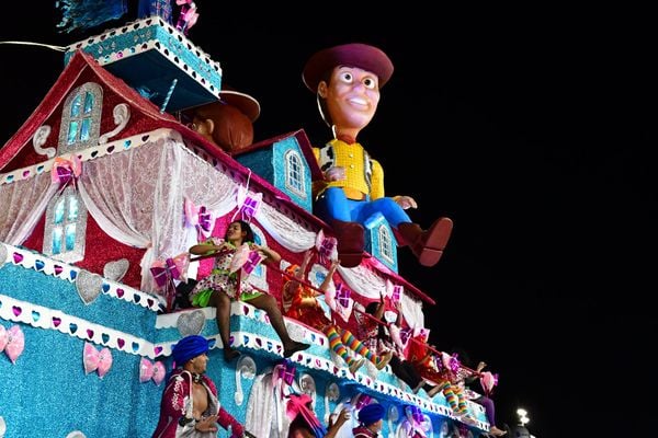 Carnaval 2022 - Desfile da Mocidade Unida da Glória    por Fernando Madeira