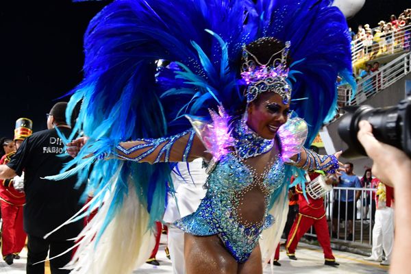 Rainha da bateria da Mocidade Unida da Glória por Fernando Madeira