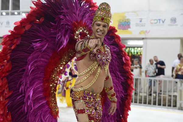 Carnaval 2022 - Desfile da Mocidade Unida da Glória   por Rodrigo Gavini