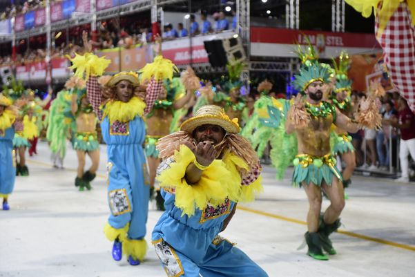 Carnaval 2022 - Desfile da Mocidade Unida da Glória   por Rodrigo Gavini