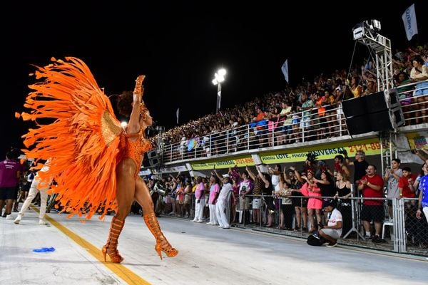 Rainha da bateria da Novo Império por Fernando Madeira