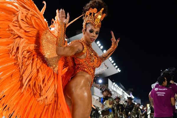 Rainha da bateria da Novo Império por Fernando Madeira