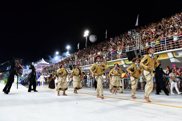 Carnaval 2022 - Desfile da Novo Império   por Fernando Madeira