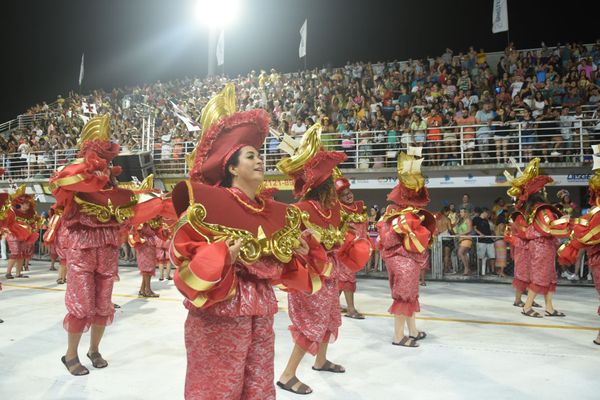 Carnaval 2022 - Desfile da Novo Império por Carlos Alberto Silva