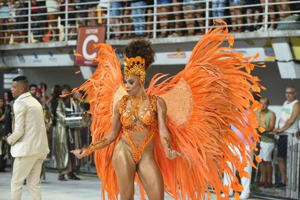 Rainha da bateria da Novo Império por Carlos Alberto Silva