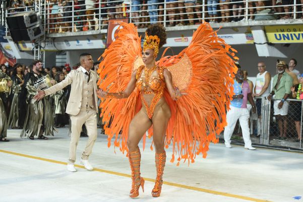 Rainha da bateria da Novo Império por Carlos Alberto Silva