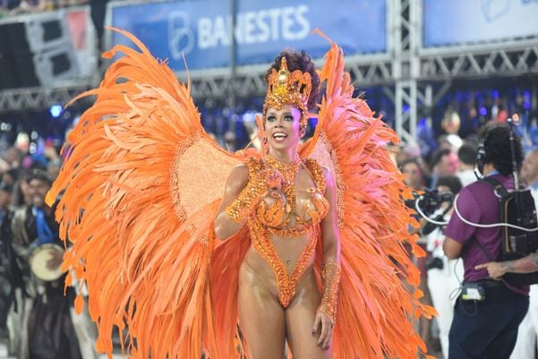 Rainha da bateria da Novo Império por Carlos Alberto Silva