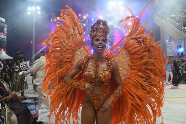 Rainha da bateria da Novo Império por Carlos Alberto Silva