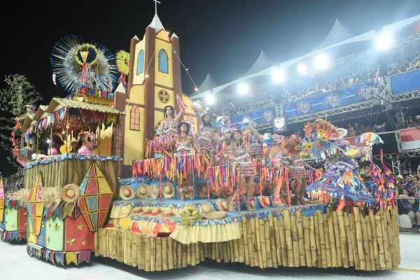 Carnaval 2022 - Desfile da Novo Império por Carlos Alberto Silva