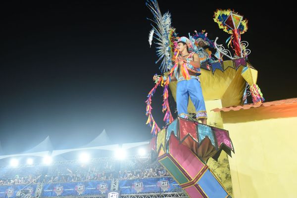 Carnaval 2022 - Desfile da Novo Império por Carlos Alberto Silva